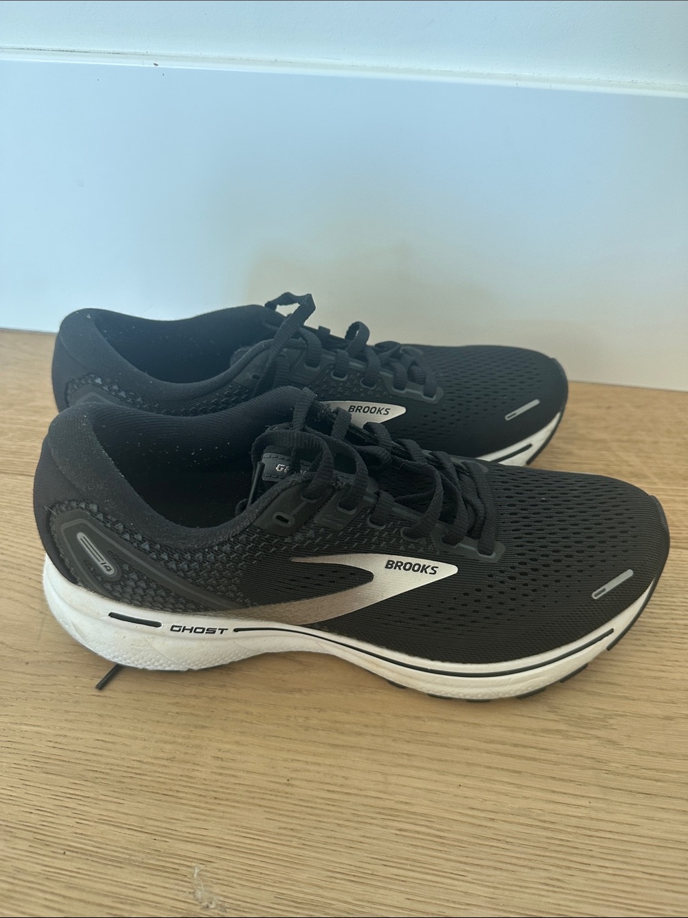 Brooks Ghost women’s Running Shoes - Black/White 9.5